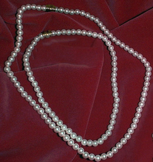 Pearl Necklace with Magnetic Clip